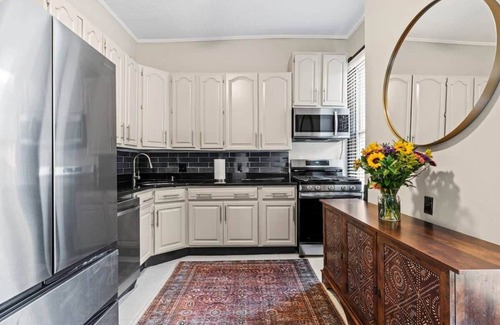 Shaw Apartment | Upscale 5BR DC Townhome + Private Outdoor Patio