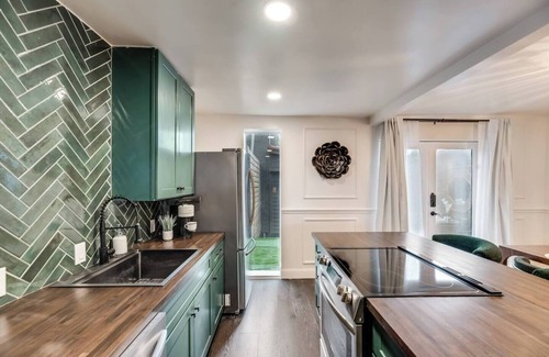 Old East Dallas Condo | Upscale Central Dallas retreat with pool, luxury interiors, and award-winning courtyard