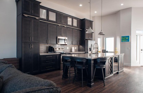 Camelback East Apartment | Upscale Fully Renovated Biltmore Penthouse