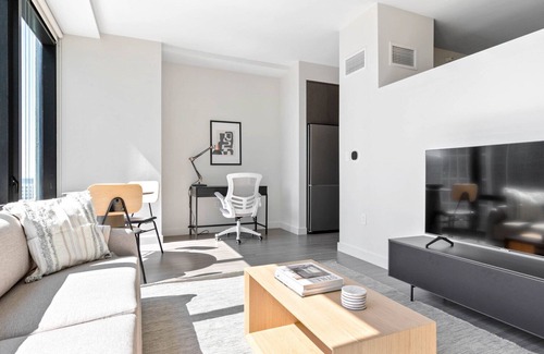South Loop Apartment | Upscale South Loop 1BR w/Pool, Gym & Spa, nr Grant Park, by Blueground