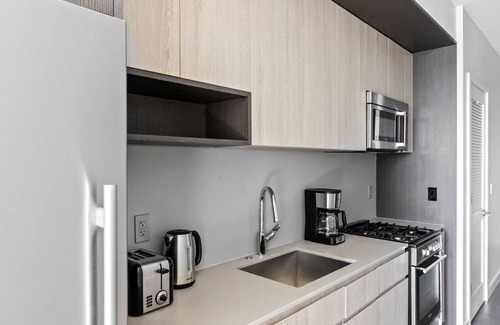 South Loop Apartment | Upscale South Loop 1BR w/Pool, Gym & Spa, nr Grant Park, by Blueground