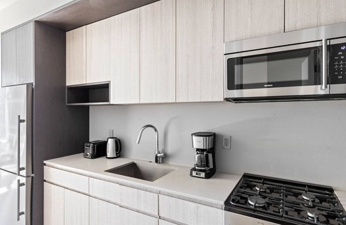 South Loop Apartment | Upscale South Loop 1BR w/Pool, Gym & Spa, nr Grant Park, by Blueground