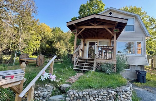 Nassau Cottage | Upstate Lake House Retreat- relax, recharge, enjoy