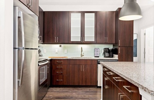 Barton Heights Apartment | Urban Loft 2BR Downtown Lake · Pool, Gym · Garage