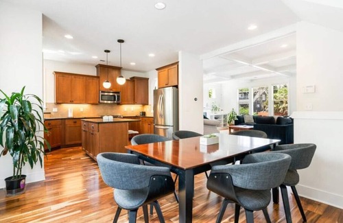 Concordia Apartment | Urban NE PDX 3bd home + bonus room, fenced yard & garage