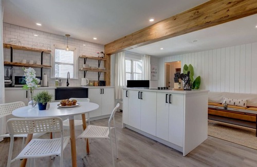 Dartmouth House | Urban Oasis - tranquil, relaxing backyard & garden