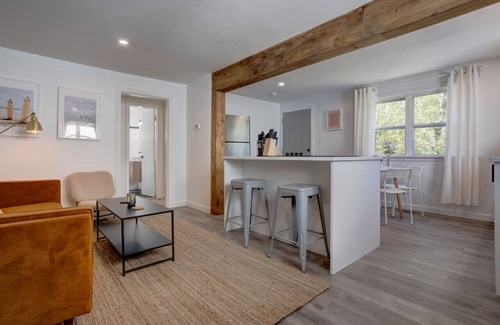 Dartmouth House | Urban Oasis - tranquil, relaxing backyard & garden
