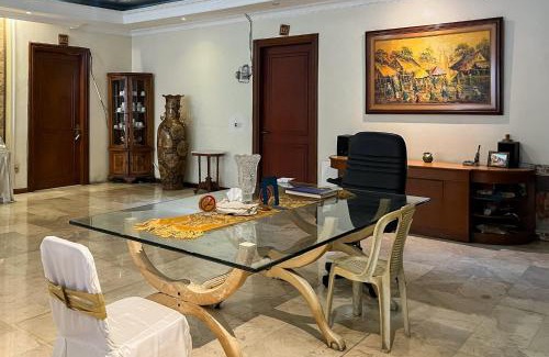 Cipete Utara Hotel | Urbanview de Dharmawangsa Suite Hotel