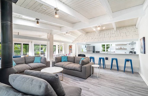 Hendricks and Venice Isles Apartment | PRIVATE OASIS 7 BEDROOM-6 BATH FOR 15 GUESTS