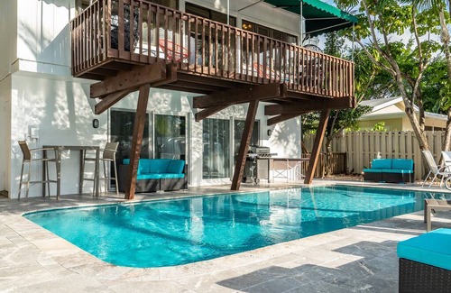 Hendricks and Venice Isles Apartment | PRIVATE OASIS 7 BEDROOM-6 BATH FOR 15 GUESTS