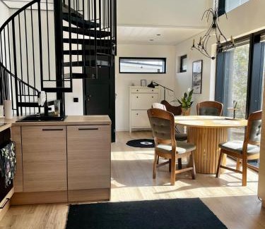 Ylamylly Apartment | Uusi, ilmastoitu ja valoisa 4 hlö huoneisto omalla sisäänkäynnillä