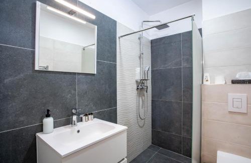 Balatonalmadi Apartment | Vöröskő -LAK szauna és jakkuzi használattal