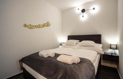 Balatonalmadi Apartment | Vöröskő -LAK szauna és jakkuzi használattal