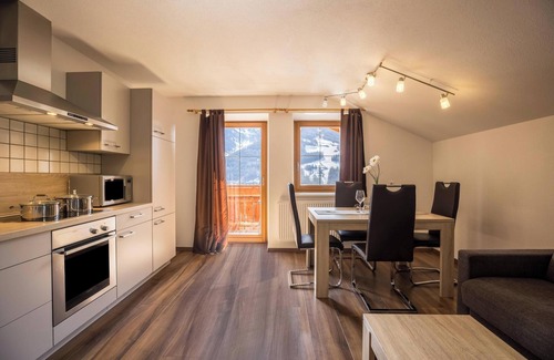 Valle Aurina Apartment | Vacation Apartment "Golserhof Sonne" in the Ahrntal Valley with Mountain View