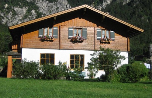 Winkl Apartment | Vacation apartment 3 Watzmann for 1-4 persons, approx. 82 m², 2 bedrooms, shower/WC, extra WC, bathroom