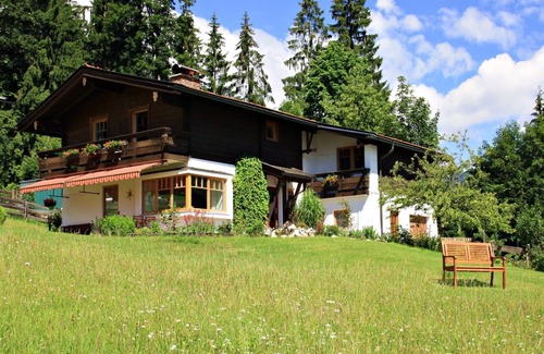 Bischofswiesen Apartment | Vacation apartment, 4-6 persons, 90 m², 3 bedrooms, living room, kitchen, 2 bathrooms and balcony