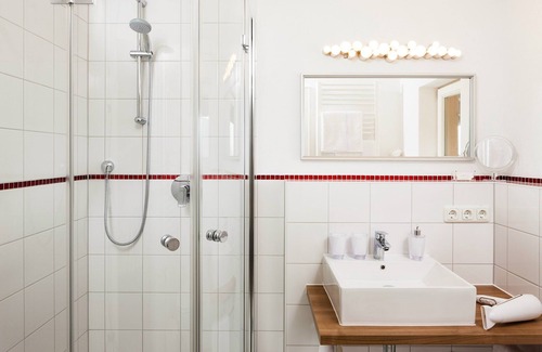 Bischofswiesen Apartment | Vacation apartment, 4-6 persons, 90 m², 3 bedrooms, living room, kitchen, 2 bathrooms and balcony
