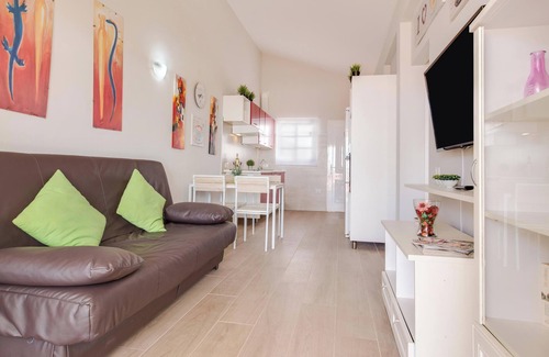 Caleta de Fuste Apartment | Vacation 'Caleta Beach Deluxe' with Shared Pool, Private Terrace and Wi-Fi