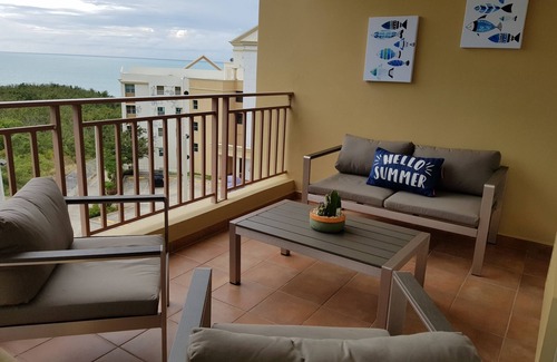 El Combate Apartment | Vacation in Paradise 5 Star Apartment with Ocean View and Pool, Wifi Ready
