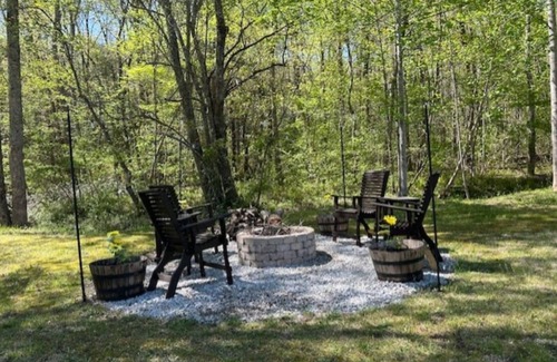 Cleveland House | Vacation Rental, Spa & Salt RoomnTable Rock State ParknFire-Pit ,Pet Friendly