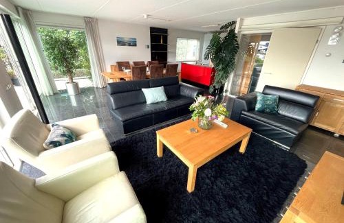 Kortgene House | Vakantiehuis met eigen aanlegsteiger