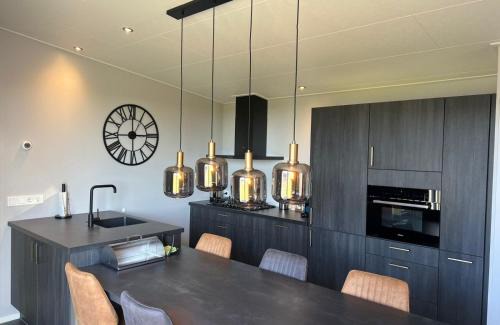 Scherpenisse Ski Chalet | Vakantiepark de Zeeuwse Parel - De Zeester
