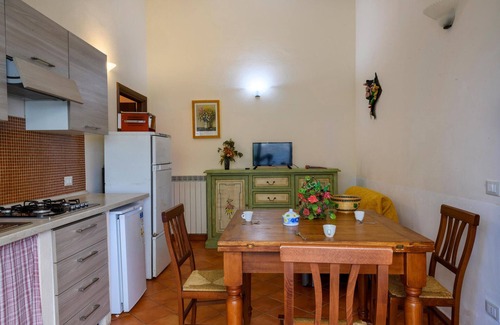 Apecchio Apartment | Valguerriera 5 - Rosa Gialla