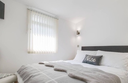 Mumbles Ski Chalet | Valleyview in the beautiful Swansea