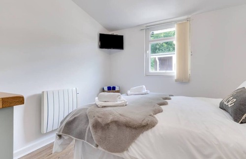 Mumbles Ski Chalet | Valleyview in the beautiful Swansea