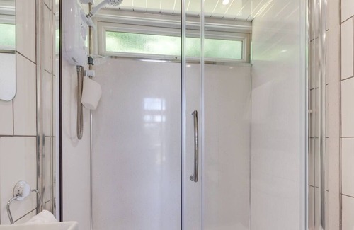 Mumbles Ski Chalet | Valleyview in the beautiful Swansea