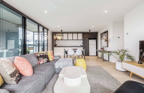 Abbotsford Condo | VAQUAY Belladonna In Abbotsford | Yarra River Splendour In Urban Getaway