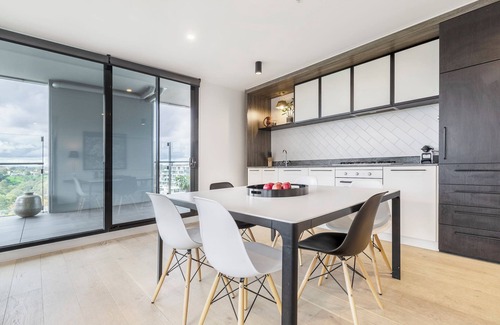 Abbotsford Condo | VAQUAY Belladonna In Abbotsford | Yarra River Splendour In Urban Getaway