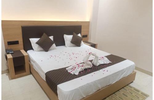 Varanasi House | VARANASI HOTEL R-U-D-R-A-M NEAR KASHI VISHWANATH TEMPLE AND GANGA GHAT - Fully Air Conditioned Rooms - #Wifi #Lift #Parking Available - A Premium Hotel In VARANASI