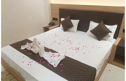Varanasi House | VARANASI HOTEL R-U-D-R-A-M NEAR KASHI VISHWANATH TEMPLE AND GANGA GHAT - Fully Air Conditioned Rooms - #Wifi #Lift #Parking Available - A Premium Hotel In VARANASI