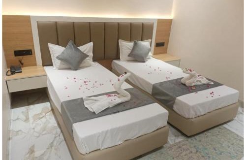 Varanasi House | VARANASI HOTEL R-U-D-R-A-M NEAR KASHI VISHWANATH TEMPLE AND GANGA GHAT - Fully Air Conditioned Rooms - #Wifi #Lift #Parking Available - A Premium Hotel In VARANASI