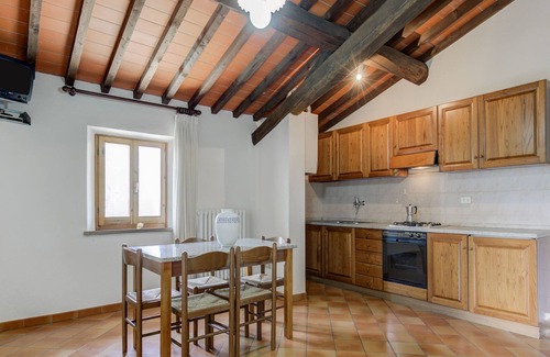 Gambassi Terme House | Varna Charm: Tuscan Getaway