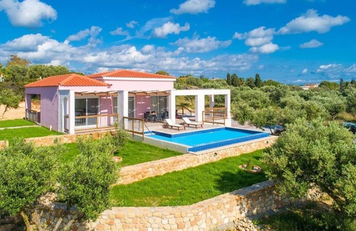 Paliki Villa | Vatsa Beach Villa: Large Private Pool, Walk to Beach, Sea Views, A/C, WiFi