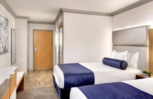 Gateway District House | Vegas Getaway! Pools, Game Room, Casino, Near Bellagio Fountains, FREE Parking!
