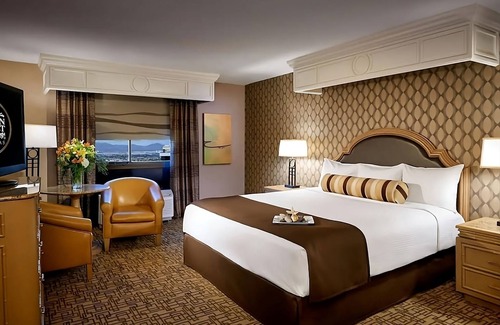 Downtown Las Vegas Hotel | Vegas Like It Should Be! 3 Serene Units, Casino and Nightly Entertainment, Bar!