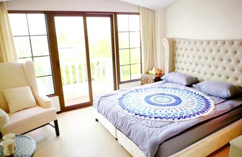 Na Chom Thian Apartment | Venetian Poseidon Pool Hotel