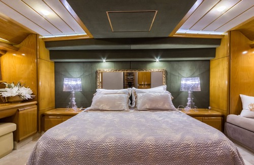 Alimos Boat Rental | VENTO- a comfortable Yacht like your home!
