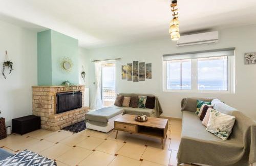 Paralia Vergas Apartment | Verga Beachside Getaway with Panoramic Seaviews