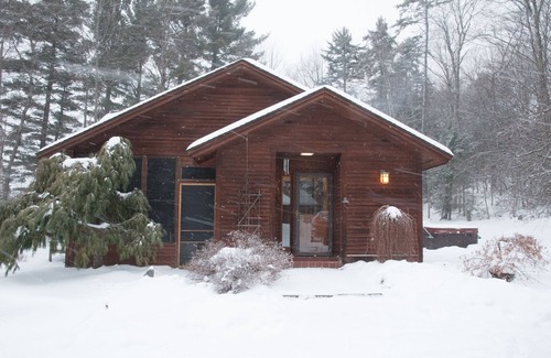 Hyde Park House | Vermont Paradise With Hot-tub- Dog Friendly