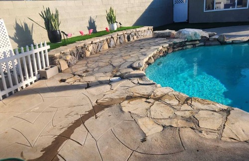Riverside House | VeryPrivateHouse in Riverside,3bedrooms& 2 1/2 bathroom house w/Pool & big Patio