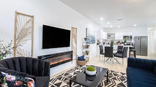 Central City Apartment | Vibrant Blue Luxury Apartment 2316
