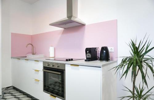 Hernals Apartment | Vibrant Design Apartments - Full Kitchen - Wi-Fi - 18 Mins to City Centre