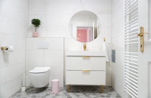 Hernals Apartment | Vibrant Design Apartments - Full Kitchen - Wi-Fi - 18 Mins to City Centre