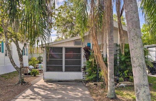 Braden River Cottage | Vibrant & Pet-Friendly Oasis w/ Resort Perks!