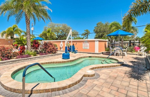 Braden River Cottage | Vibrant & Pet-Friendly Oasis w/ Resort Perks!
