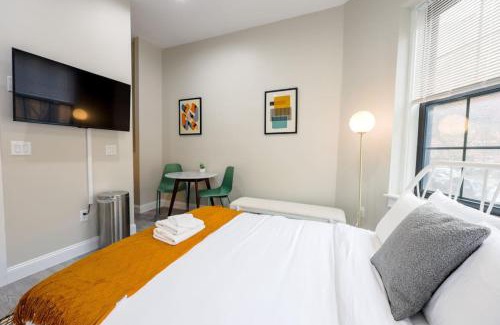 Prudential - St. Botolph Apartment | Vibrant Studio in Prudential Area